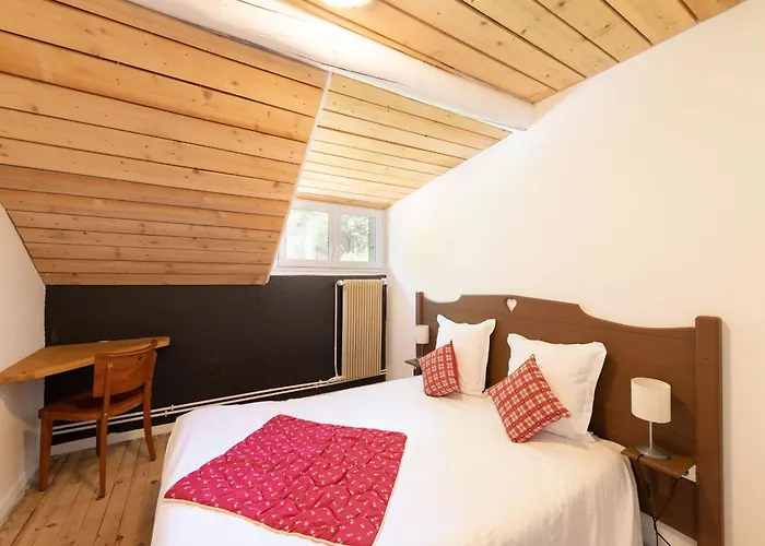 Logis Restaurant La Vigotte 格尔蒙特维勒阿瓦尔